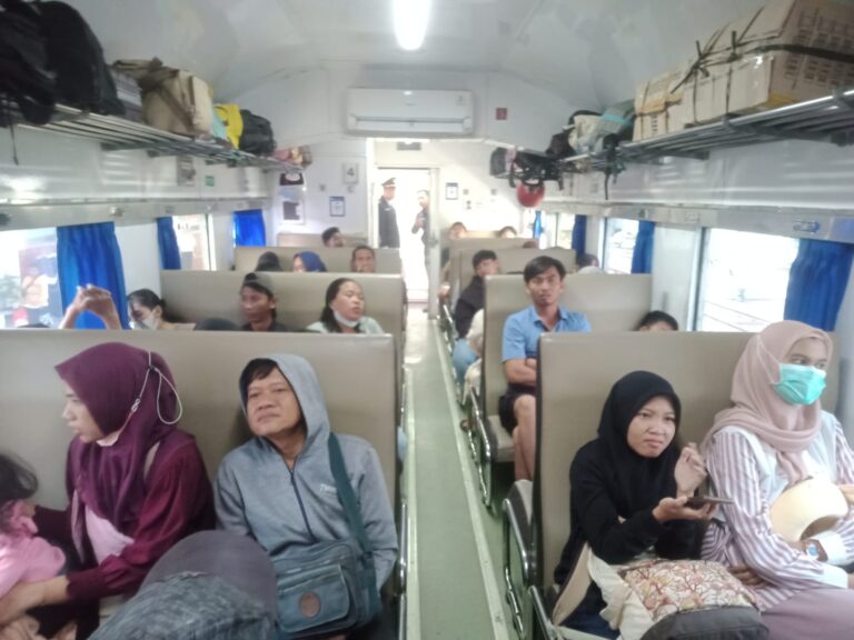 KAI-Animo-Masyarakat-Tinggi-1-2